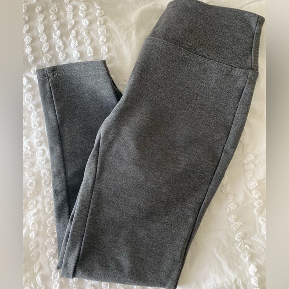 NWOT-Women’s Gray Leggings - Picture 5 of 9